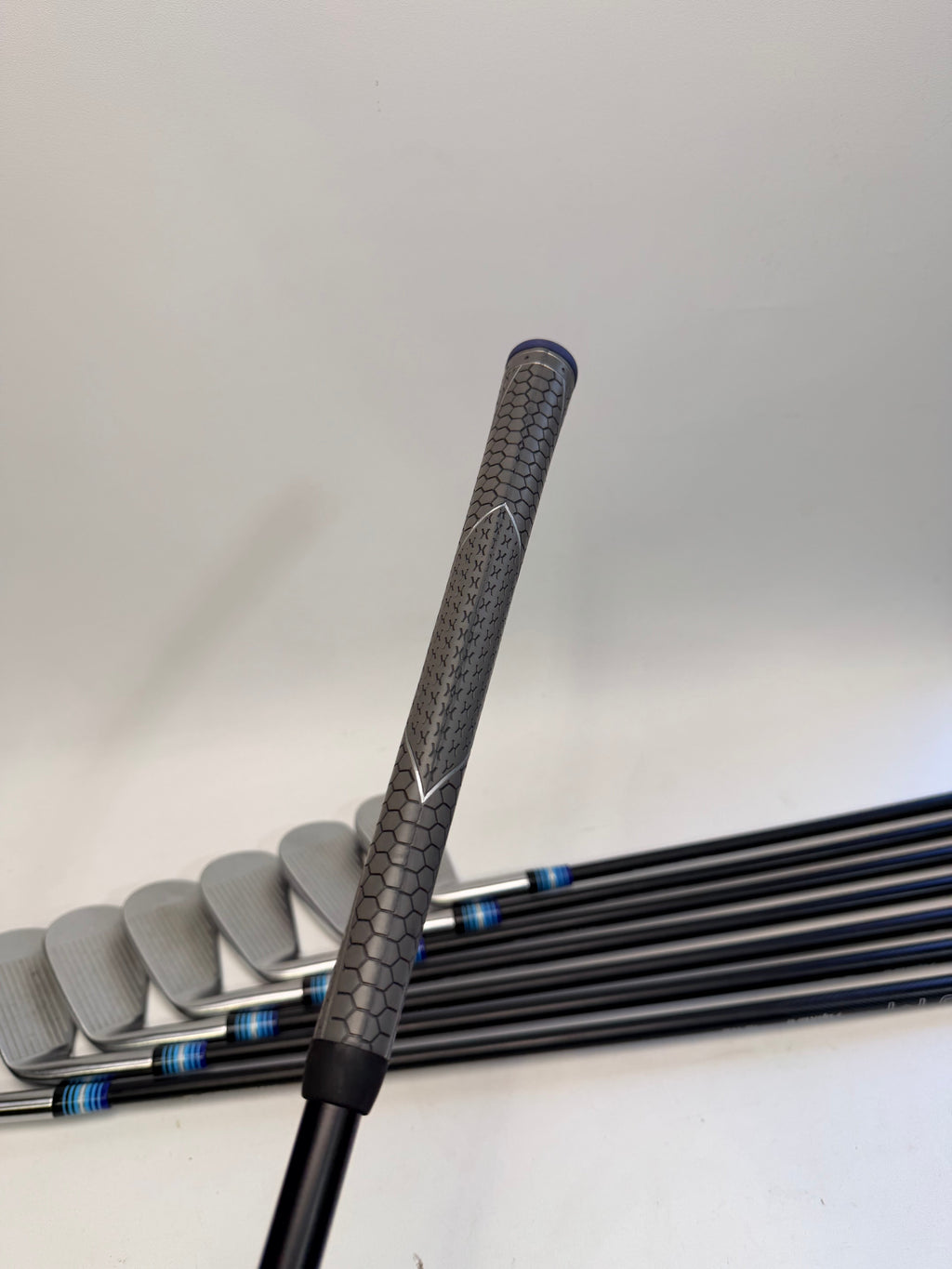 Titleist T100S Iron Set 4-PW 48° RH Fujikura AXIOM 75 R2 Senior Graphite